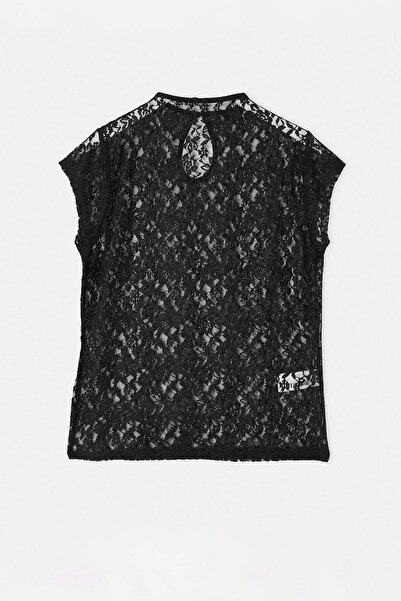 Trendyol Curve Black Lace Damla Low-Cut Detailed Knitted Plus Size Blouse Tbb...