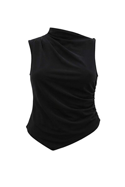 Trendyol Collection بلوزة منسوجة غير متماثلة بتفاصيل كشكشة سوداء TWOAW27BZ00227