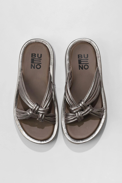Bueno Shoes Сребристи лъскави кожени дамски чехли на платформа 01wu4602