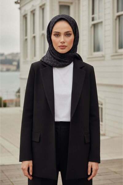 Vissona %100 Twill İpek Monogram Desenli Siyah Renkli 90x90 Eşarp Dikim Şekli : El Dikişi