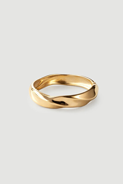 Gusto Wavy Handcuff Bracelet - Gold