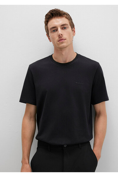 Mavi Schwarzes Basic-T-Shirt Regular Fit / Normaler Schnitt 0612872-900
