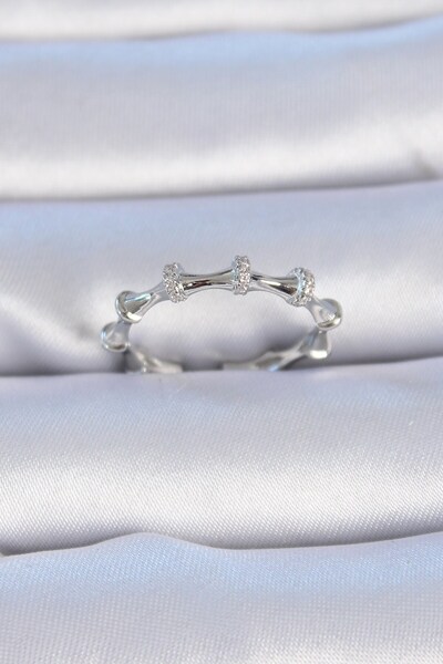 Inure Jewelry خاتم نسائي من النحاس الفضي اللون بحجر الزركون