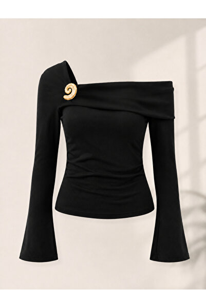 Moda Lounge Brooch Detailed Spanish Sleeve Madonna Collar Blouse