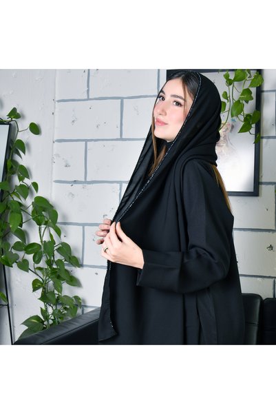 HAWRAA ABAYA طرحة حرير سوداء بحافه مزينة بكريستال اسود