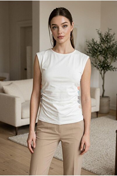 Yanları Kalp Motifli T-Shirt
