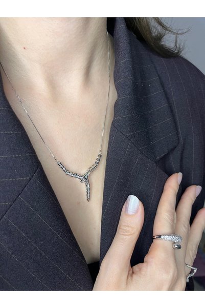 Vivante Xuping Sparkling Baguette Stone "Y" Shaped Luxury Series Tarnish-Resistant Necklace