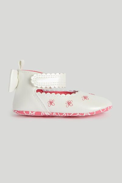 MOTHERCARE أحذية بيضاء للأطفال