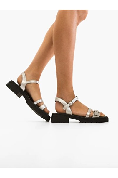 Tonii Women's casual Sandals with straps and low sole ST208