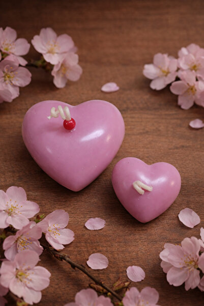 LeviLux Candles Set of 2 pink heart candles made of soy wax with rose scent -...