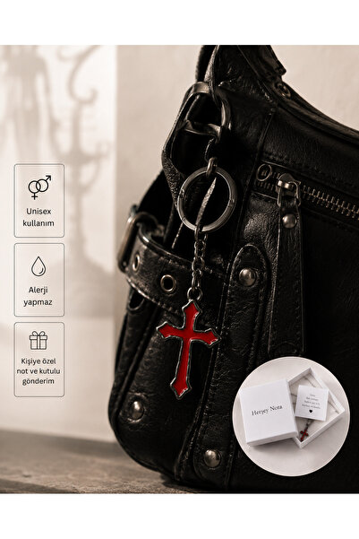 HER ŞEY NOTA www.herseynota.com Breloc cu cruce gotică minimalistă roșu-negru...