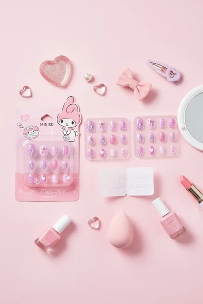 SANRIO Lisanslı Jöle Yapışkanlı Takma Tırnak Seti Pembe – Şeritli Zarif Tasarım