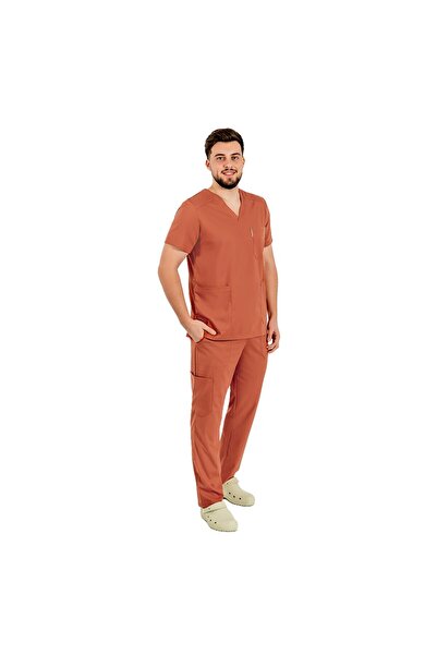 RUNI Costum medical stretch barbati caramel cu bluza in V si pantaloni cu snu...