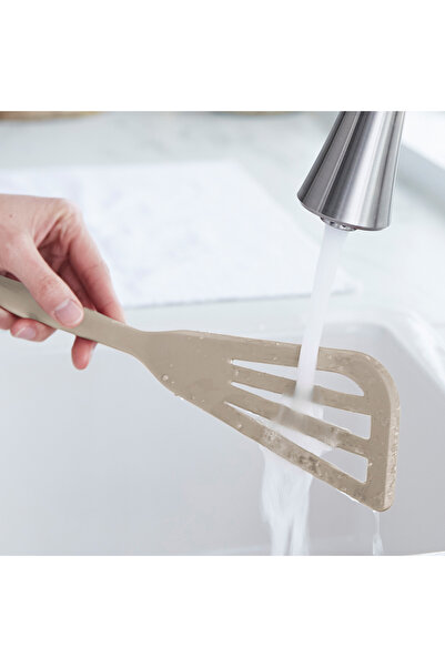 Greenpan ملعقة سيليكون على شكل سمكة باللون البيج |   سيليكون بلاتيني |   خالي من مادة BPA |   200 ° مقاوم للحرارة |