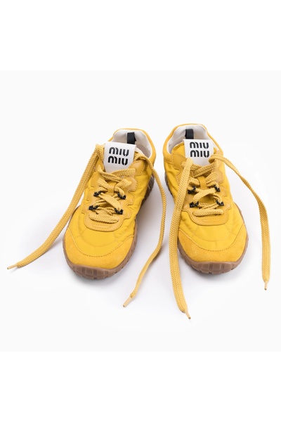 Miu Miu حذاء رياضي مصنوعة من نسيج تقني للإطارات جلد سويدي
