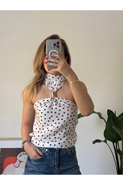 Butik EKRU PUANTİYELİ AKSESUAR DETAYLI BLUZ