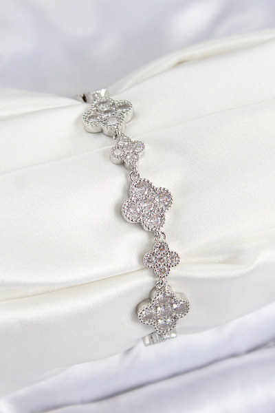 OGHAMAY Brass Zircon Stone Clover Model Silver Color Vip Series Women's Bracelet