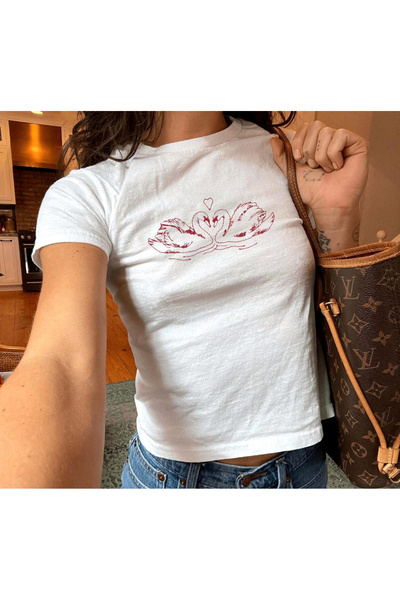 Grafftee Clothing تي شيرت نسائي مطبوع عليه طيور البجع