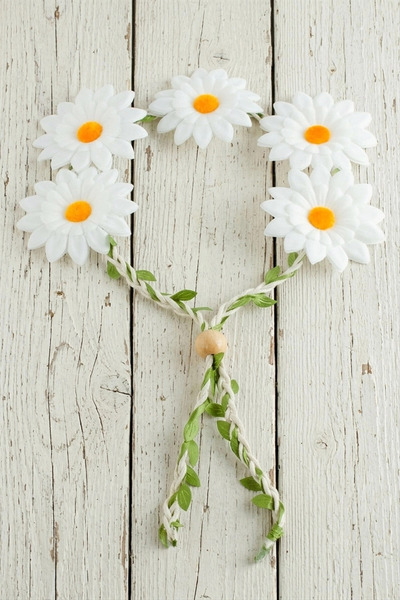 Eco Lounge Daisy Braided Leaf Crown