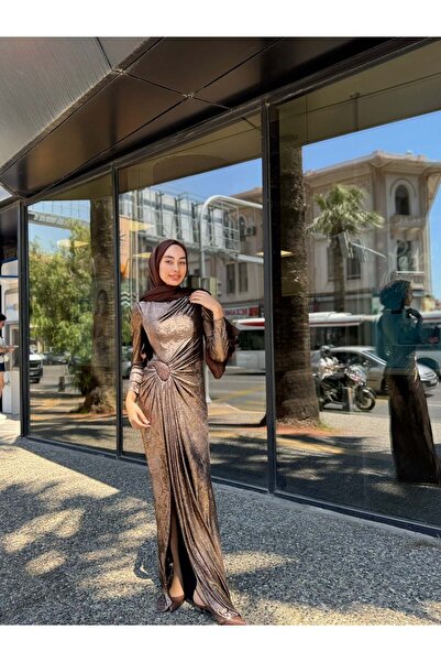 Kenzel فستان سهرة مع إكسسوارات من بيلدن
