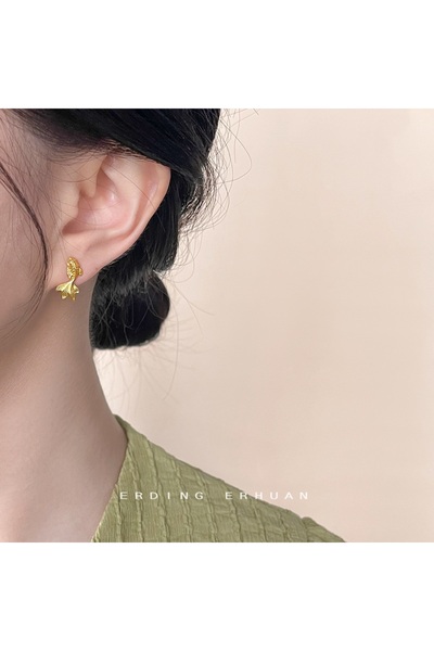 Glamluxe Elegant and Minimalist Koi Fish Design Women's Earrings