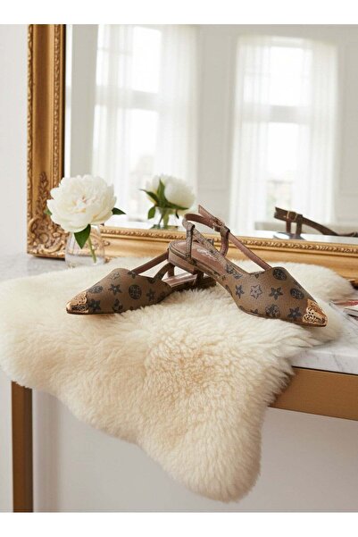 TRİP Low-Heeled Closed-Toe Shoes with Ankle Strap