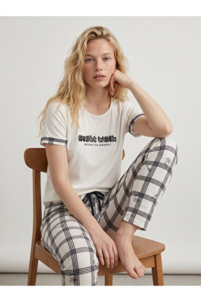 DAT Women's Burgundy Printed Crew Neck Short Sleeve Pajama Set