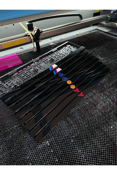 BENİM PLEKSİCİM PİANO BLACK KABARTMALI LOGOLU PLEKSİ PLAKALIK 2 ADET