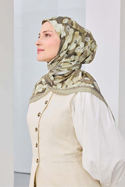 Silk Home وشاح فيلورا بنقشة الزهور باللون الأخضر المحايد