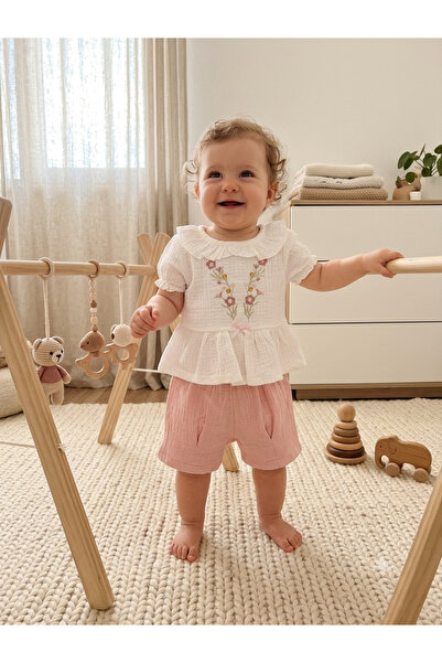 Yakası Fırfırlı Çiçek Nakışlı Fiyonk Detaylı Şortlu Kız Bebek Takım