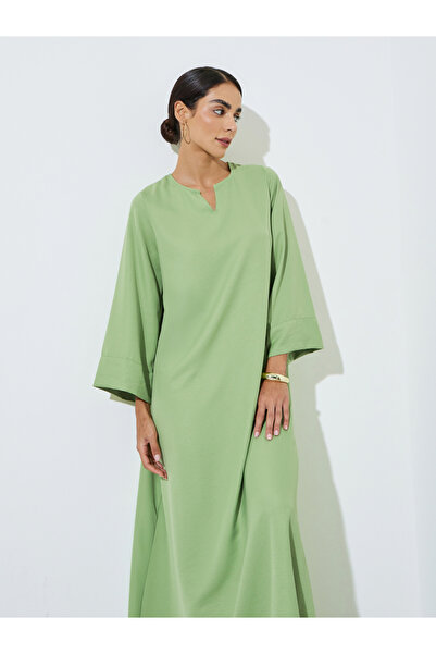 Amirah By Styli Green Solid Notch Neck Jalabiya