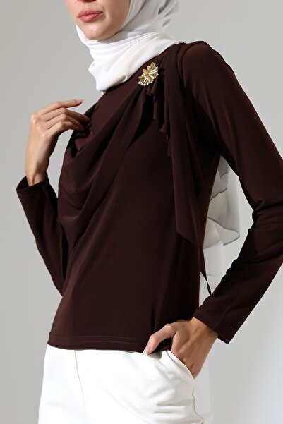 Sabr Women's Sandy Brooch Detailed Draped Blouse