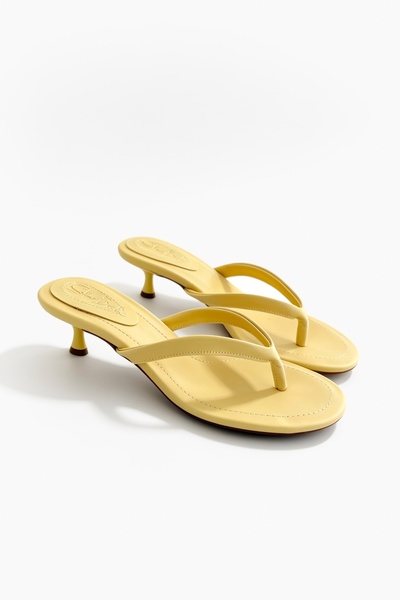 Shoebutik Дамски жълти джапанки Livy с кръгъл връх