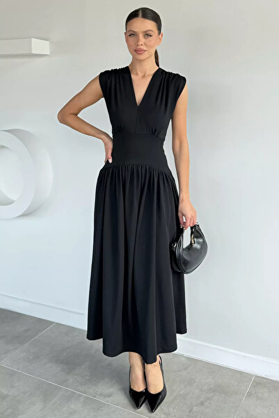 Aryena Black Women's V-Neck Zero Sleeve Diving Dress