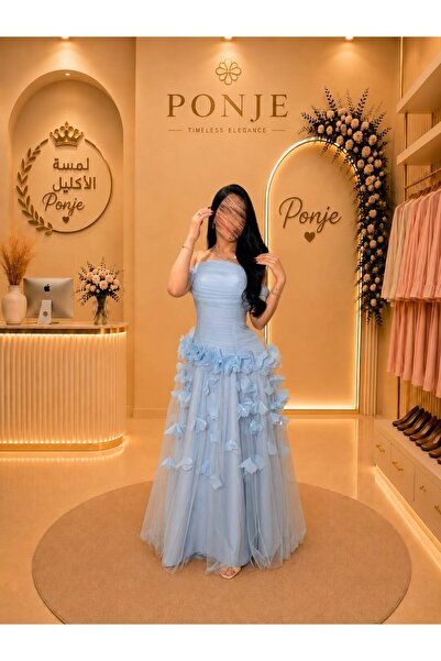 genric A Dress That Embodies the Elegance of Femininity with a Flowy Design.