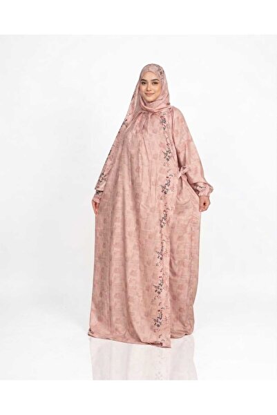 SDD A cold and heavy egyptian scarf with islamic shapes with a veil connected...
