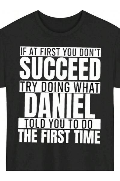 799 تي شيرت رجالي بأكمام قصيرة وياقة دائرية مع طباعة حروف DANIEL، مريح ومتعدد...
