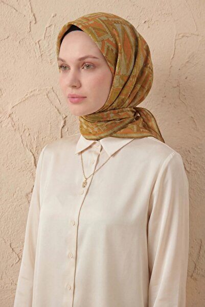 Silk Home وشاح ناعم بنمط هندسي حمضي 90x90