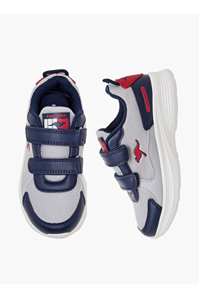 Kangaroos أحذية رياضية للأولاد مزودة بشريط لاصق