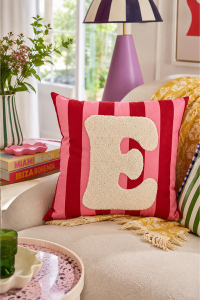 Pilloveland غطاء وسادة مطرز - 43*43 سم - حرف E وردي - PNK001