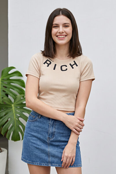 OEM Tricou crop casual de damă cu imprimeu text și croială slim fit, A-30