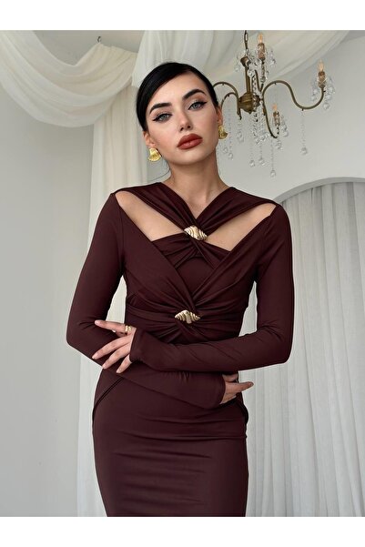 Moda Days فستان نسائي بني متوسط الطول بتفاصيل بروش وتفاصيل درابيه، بأكمام طوي...