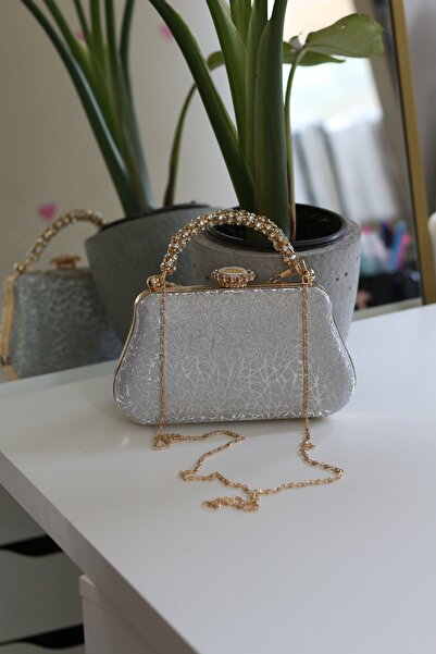 Moom Bag Kadın Gümüş Desenli Kasalı Taşlı Tutma Saplı Zincirli Abiye Çanta