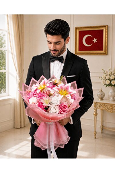 çiçek dünyası Pembe Beyaz Yapay Çiçek Buketi – Şık Gül Aranjmanı | Kişiye Öze...