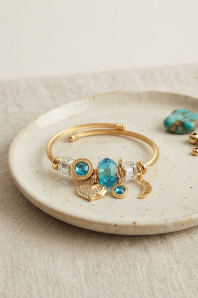ForWhat Women's Bracelet with Golden Blue Heart Charms for Elegant Wrists