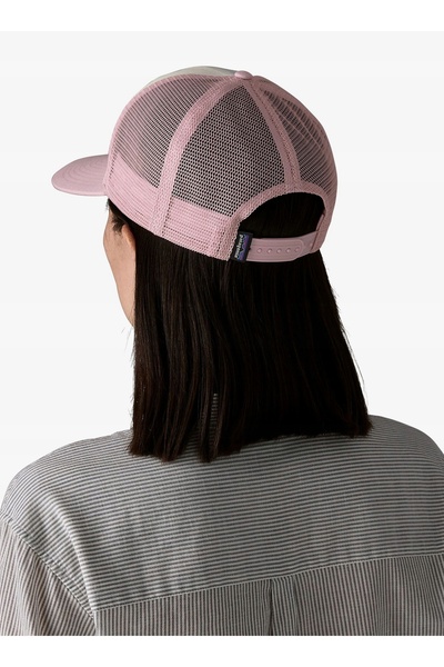 Patagonia Șapcă trucker cu logo P-6, albă cu violet discret