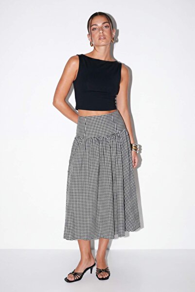 Drop by TrendyolMilla Crna karirana duga suknja TDRSS26ET00060