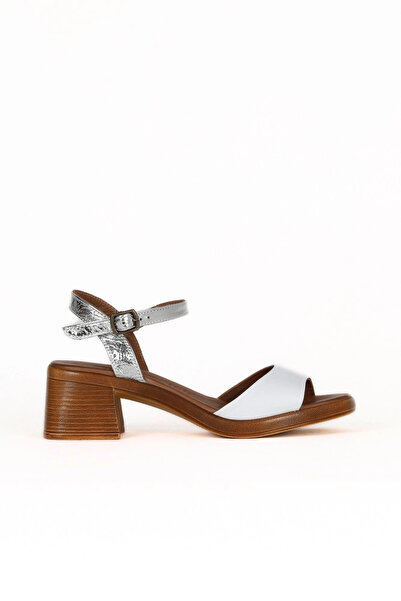 Bueno Shoes صندل نسائي بكعب من الجلد الأبيض 01we3802