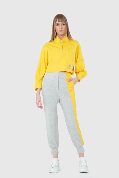 GIZIA SPORT Yağmurluk Nakış Aplike Detaylı Crop Sarı