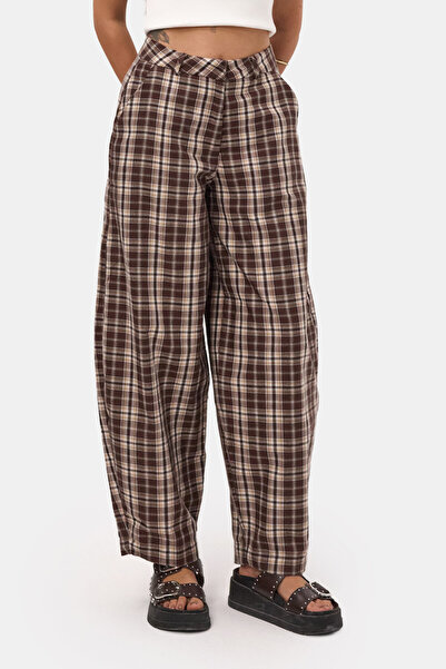 it's basic Kadın Kahve Ekose s6-14 Skater Fit Bol Kesim Pantolon